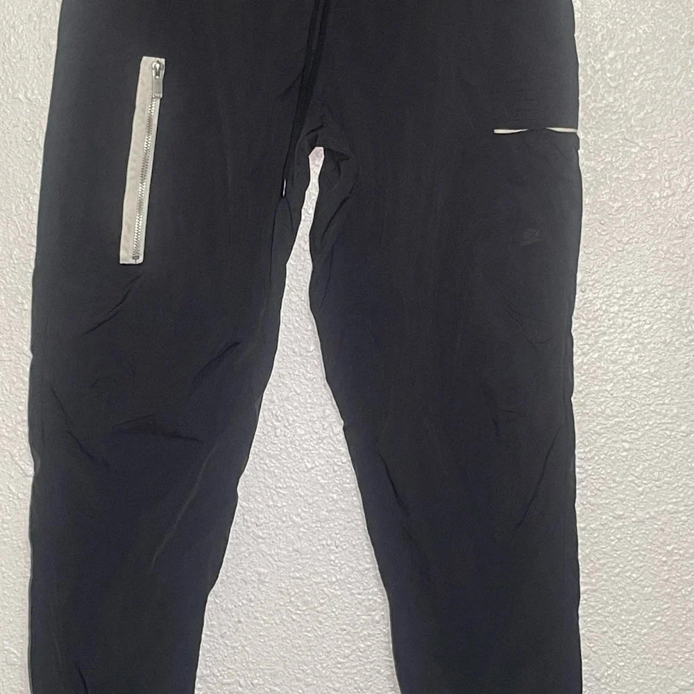 Nike Black women’s drawstring crop pants size medium